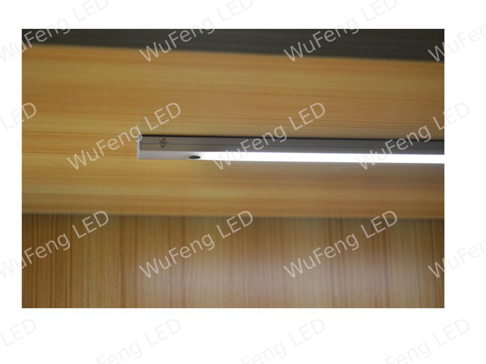 Surface‑mount Hand‑Sweep Sensor Linear Light 2