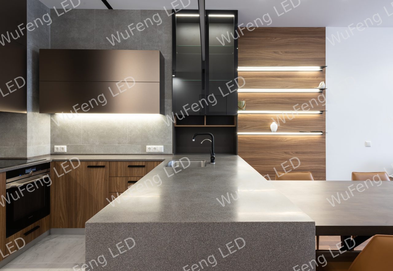 Aluminium-LED-Lichtleiste mit getrenntem Licht- und Kabelsystem 1